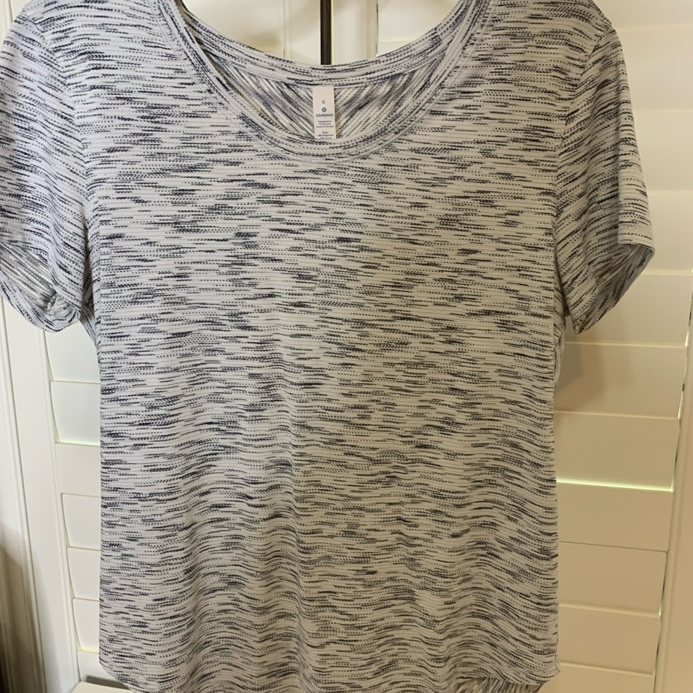 Lululemon  black/ white high low round neck shirt. Great condition worn 1 time